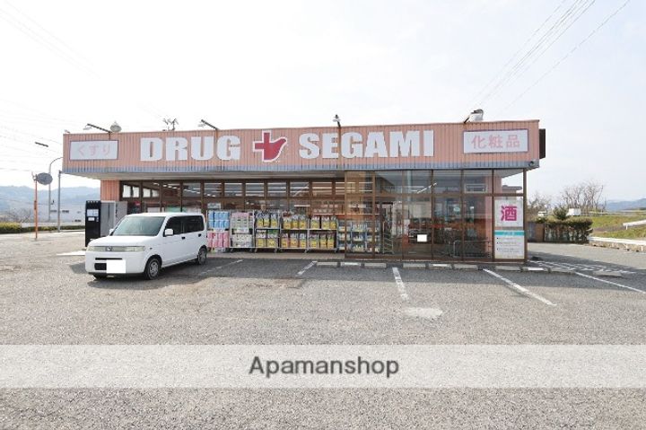 モワ・ジュールの周辺