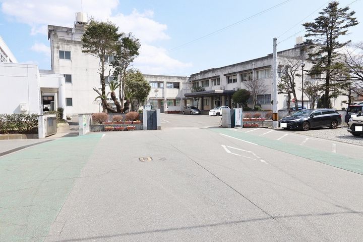 ハイネス国府 B棟の周辺