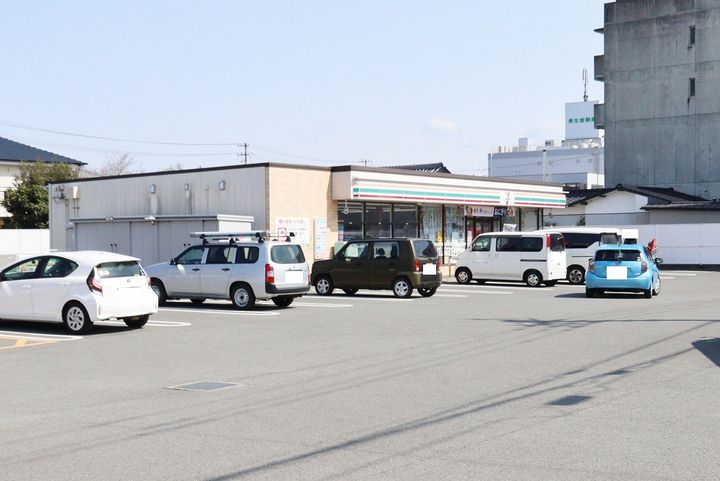 ハイネス国府 B棟の周辺