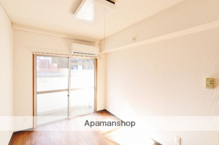 プチメゾン南佐古102の居間