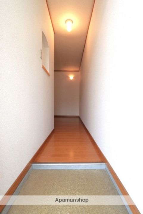 第1新見ハイツの玄関