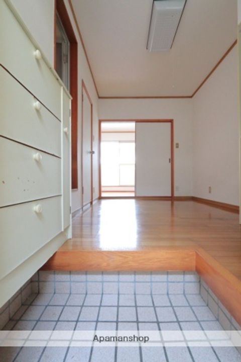 ハイツしらゆり105の玄関