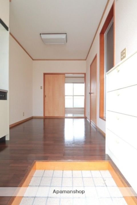 ハイツしらゆりの玄関