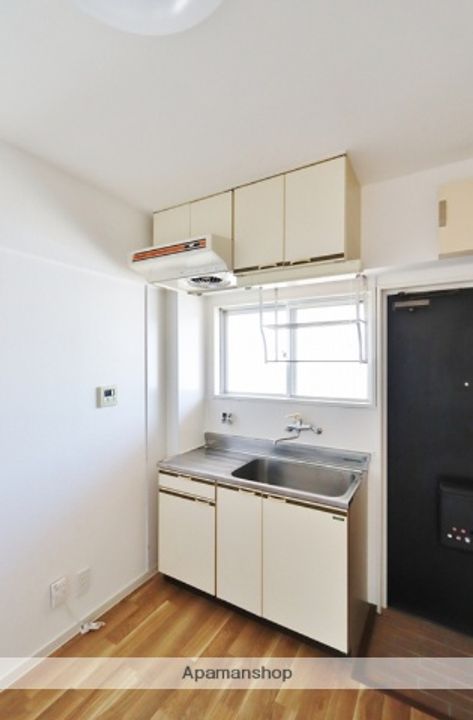 ロイヤルグレイスコーポ浅野302のキッチン