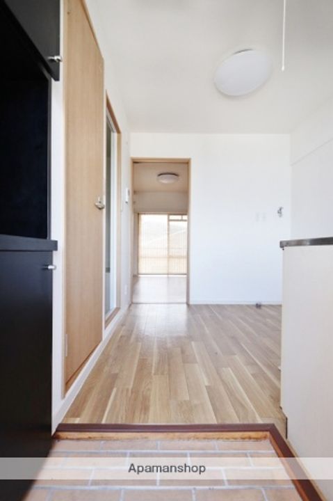 ロイヤルグレイスコーポ浅野302の玄関