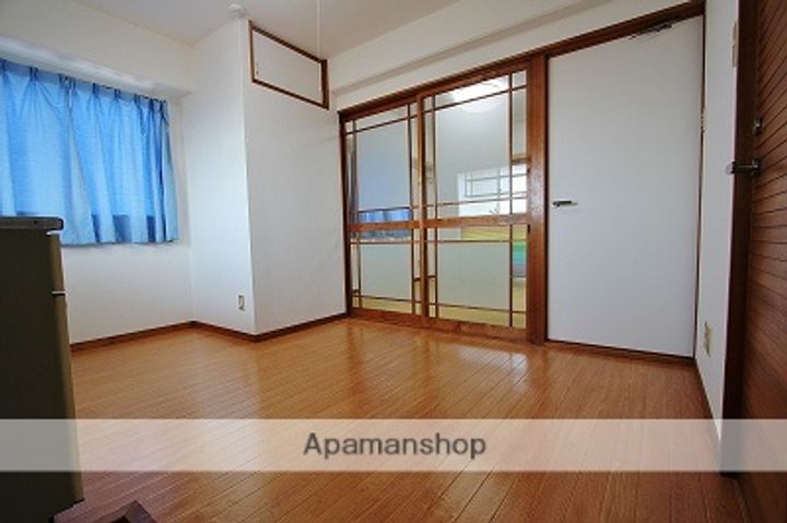 ルシェール川真田204の居間