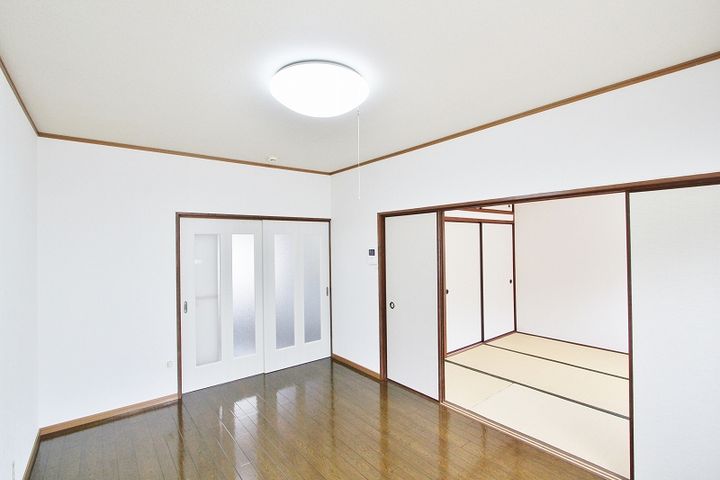 岩倉マンション101の居間