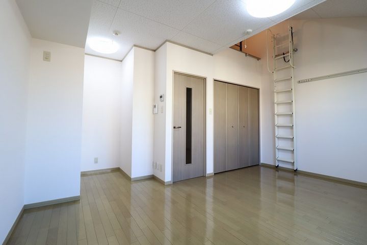 サンクレール沙羅203の居間