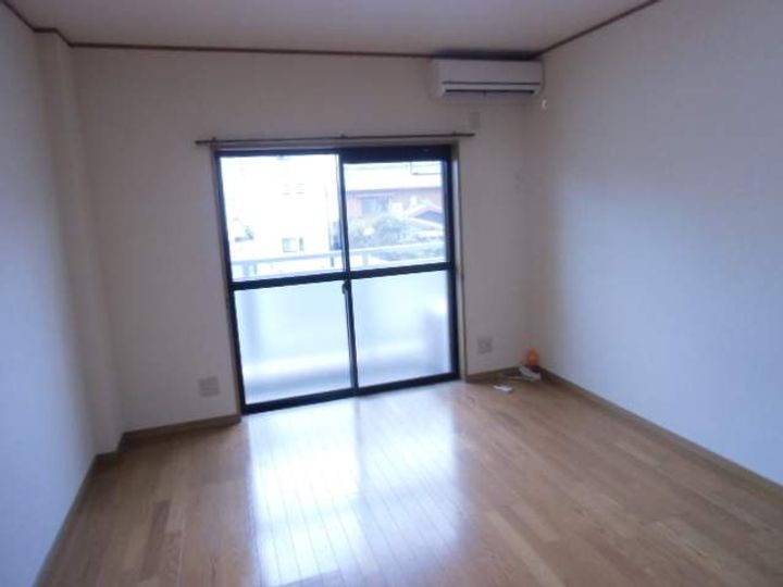 グリーンリバティー新蔵201の居間