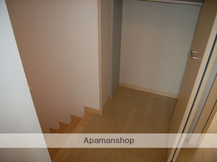 ハイネス国府B-205の内装