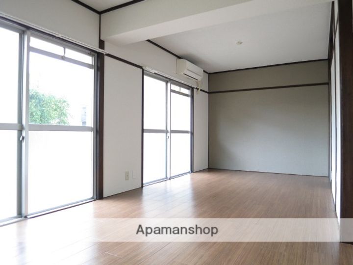 パルティーレ八万町の居間