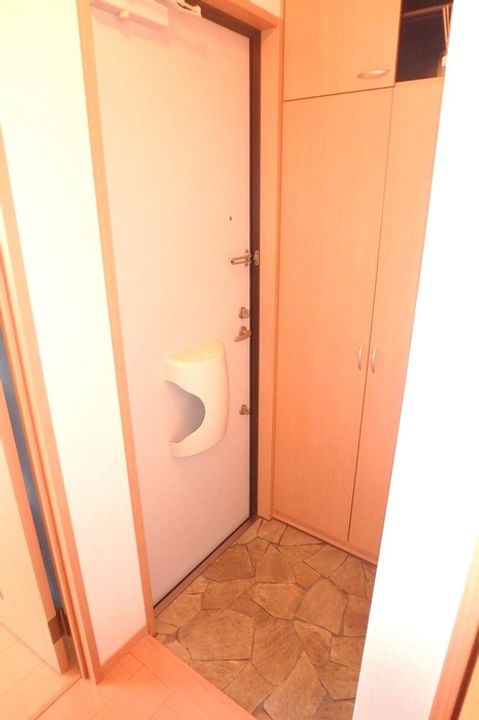 ウィルコート A棟の玄関