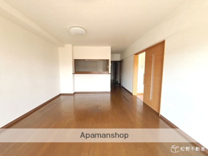 ファミリーハイツ太田205号室の居間