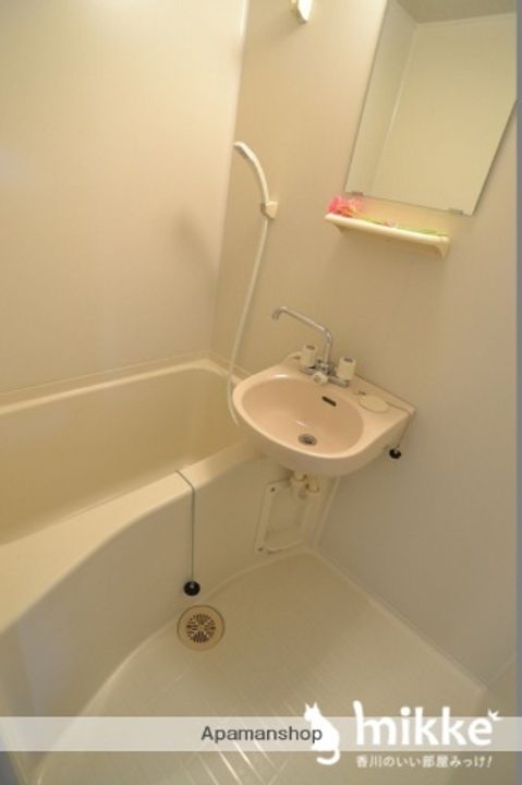 グランドジョラス306号室の風呂