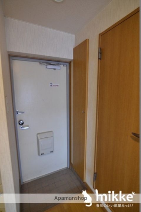 グランドジョラス306号室の玄関