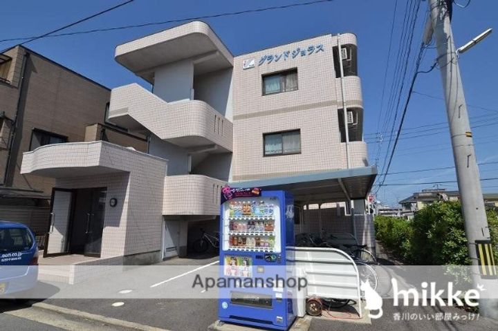 グランドジョラス306号室の外観