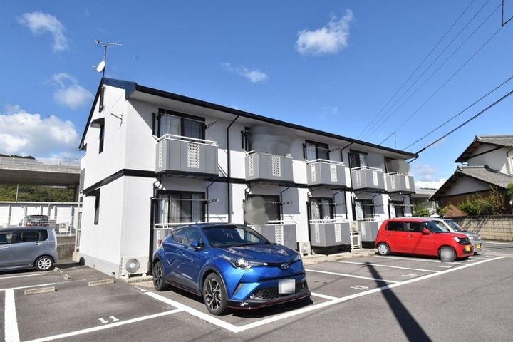 シャトル西春日 B棟の外観