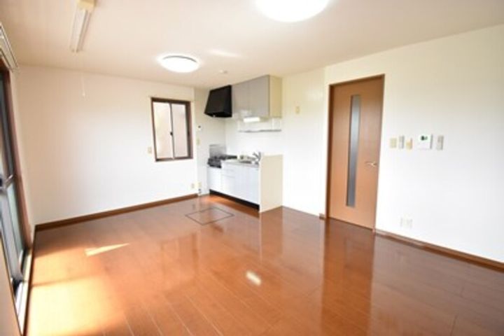 ユイマールガーデンII A棟の居間