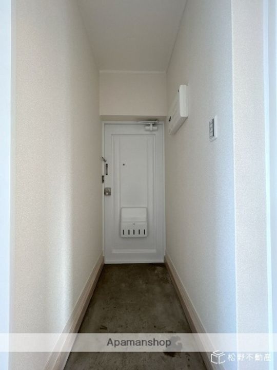 吉原マンションの玄関