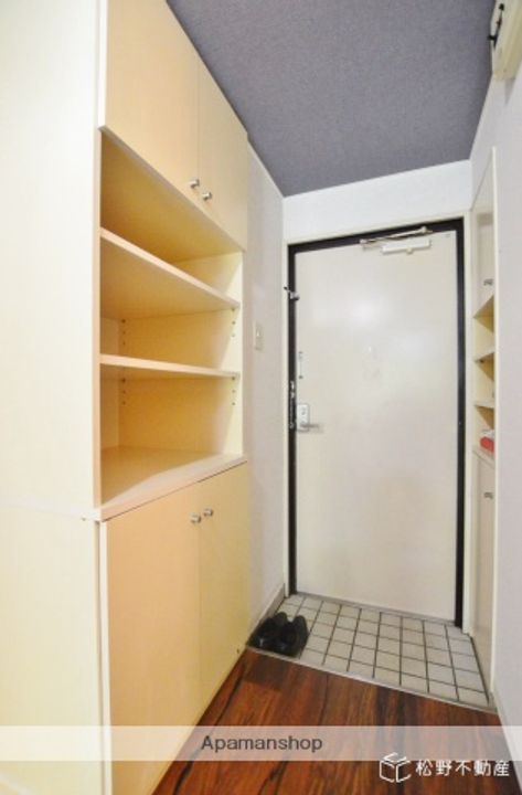 カレッジOZ407の玄関