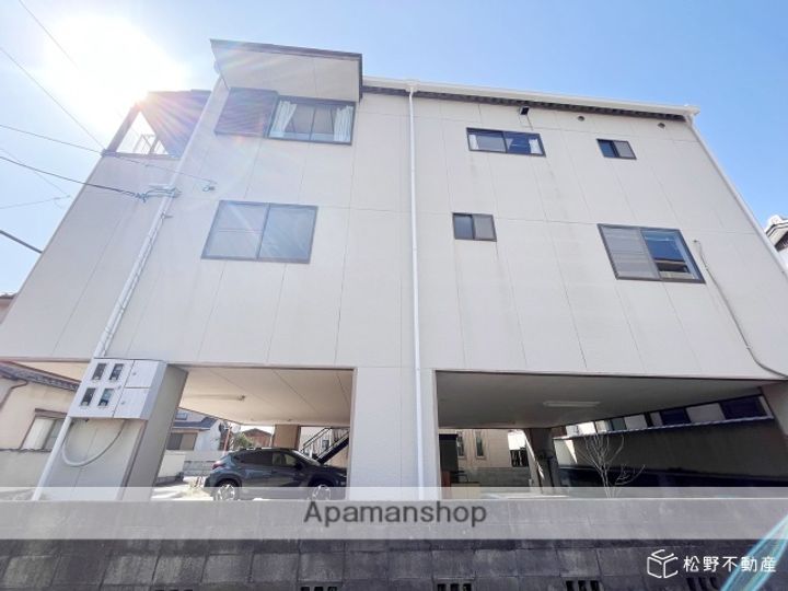 STONE HOUSE201の外観