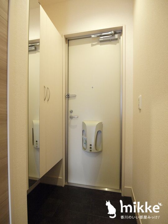 クレセール三谷の玄関