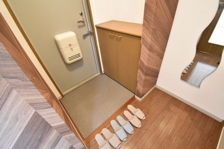 フリータウン香東 A棟の玄関