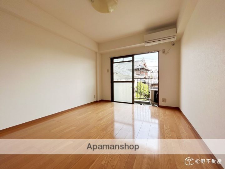 アーバンパレス205の居間