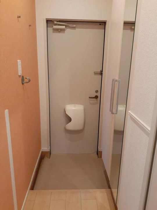 ネオ・クレメント Aの玄関