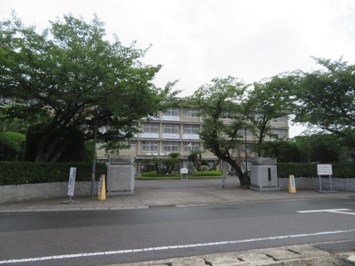 フルール ドゥ リリーの周辺