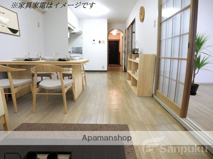 チュリス松山の居間