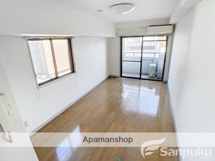 ベルジュ三番町の居間