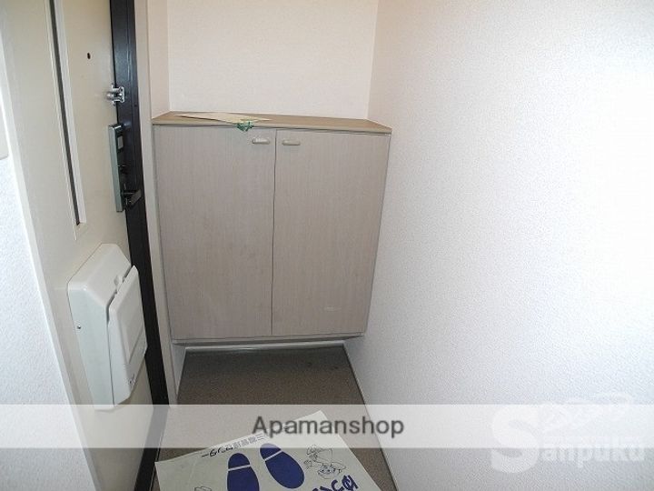 メゾン・ド・ルミエールC棟の玄関