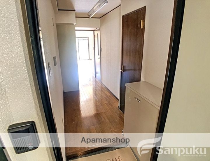 リバーサイド永木402の玄関