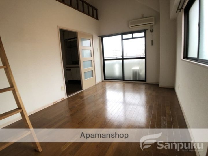 キャッスルEYAⅡの居間