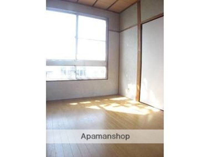 平岡ビルの居間