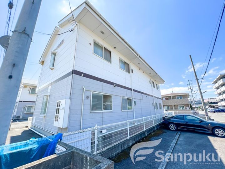 プラドール池田Bの外観