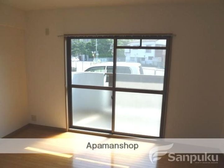 ブルースカイ山西の居間