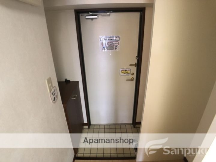 GOODY SANGOYAの玄関