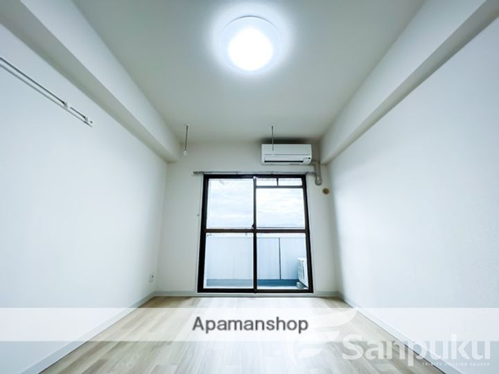 ジョイフル第3小坂の居間