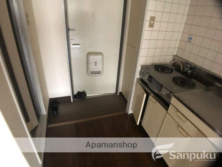 佐伯ビルの玄関