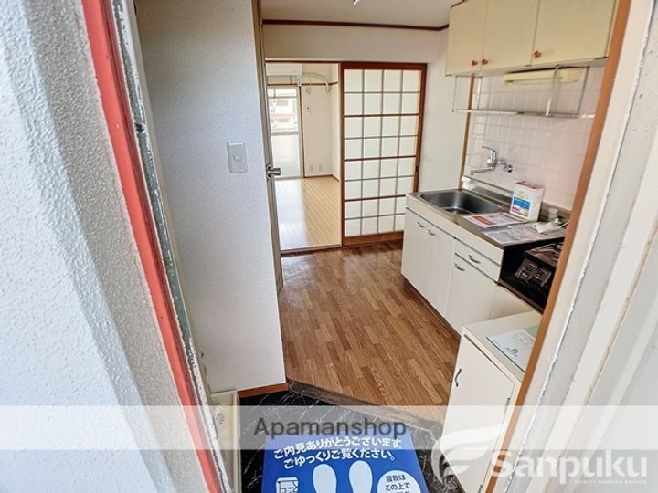 コーポラス北代の玄関