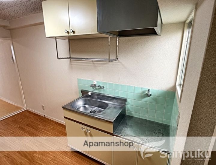 武智ビルのキッチン