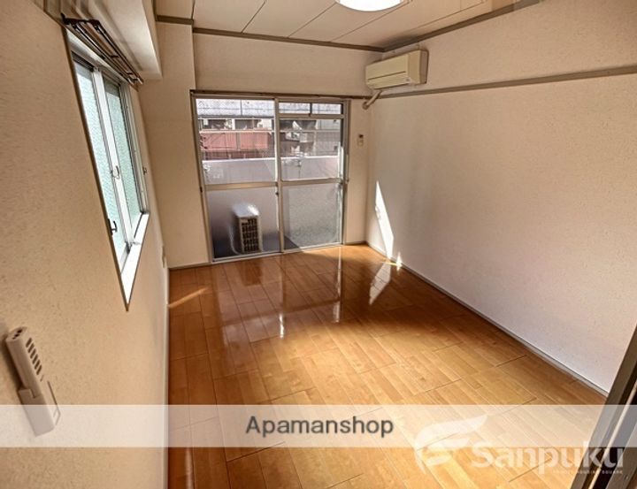 武智ビルの内装