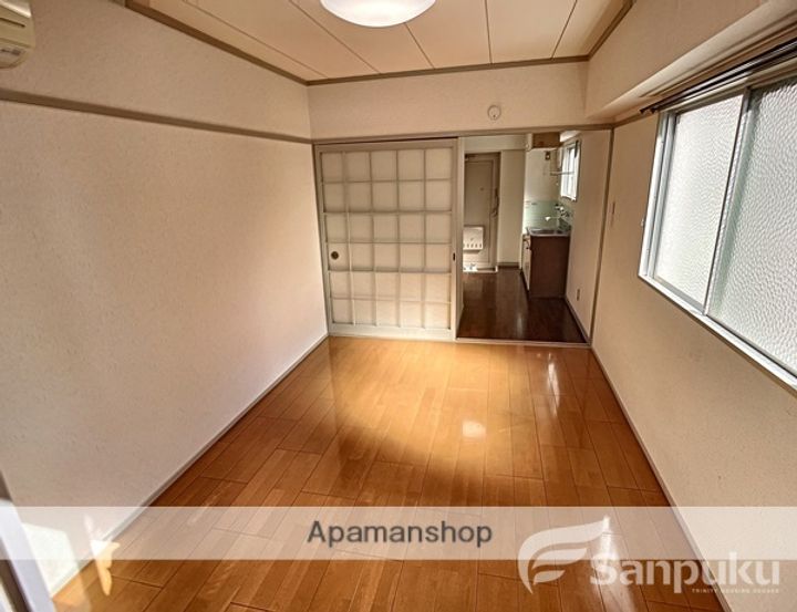 武智ビルの内装