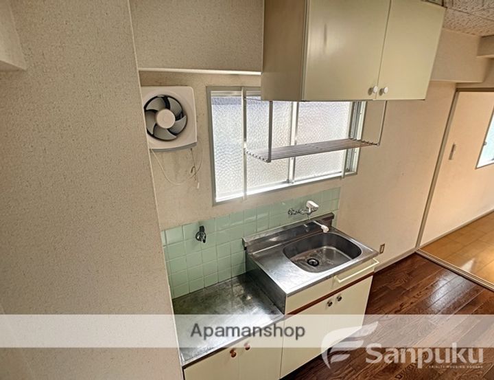 武智ビルのキッチン