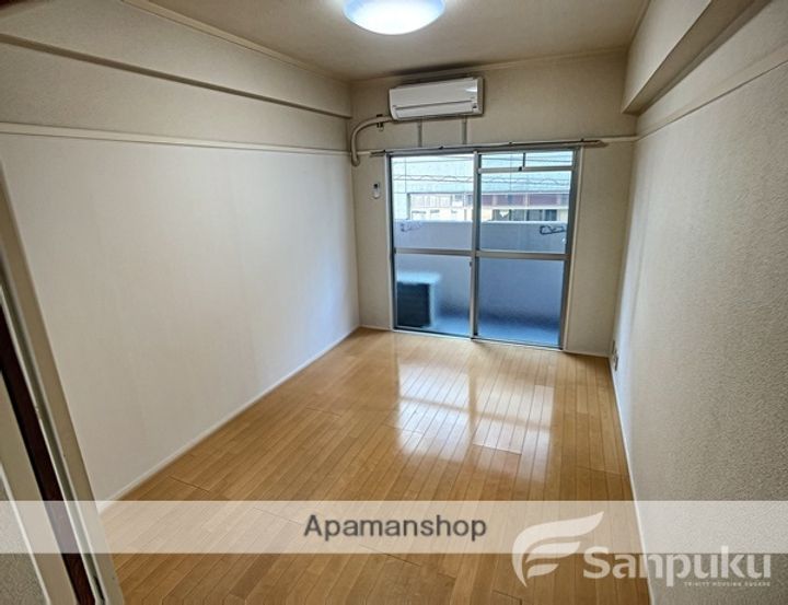 武智ビルの内装