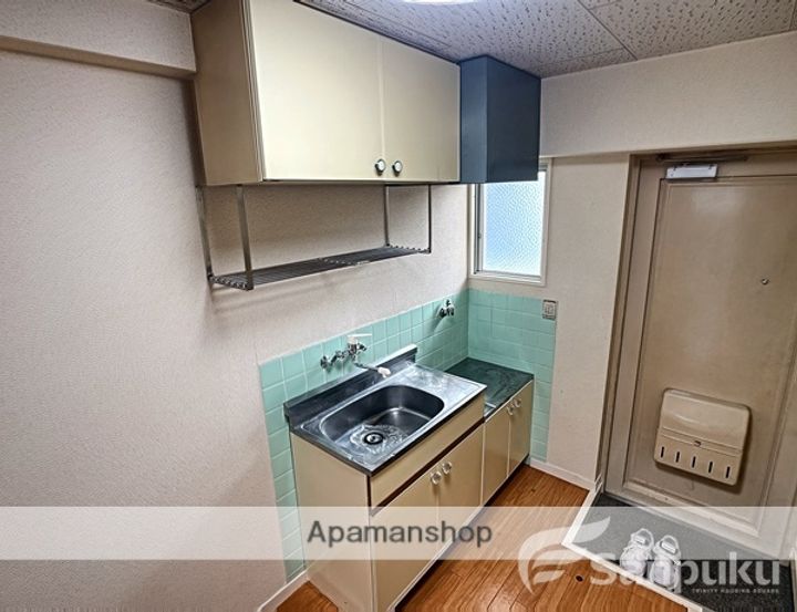 武智ビルのキッチン