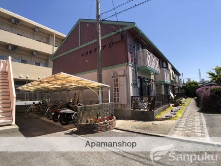 コスモクリアD棟の外観