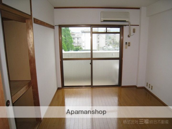 ジョイア壱番館の居間